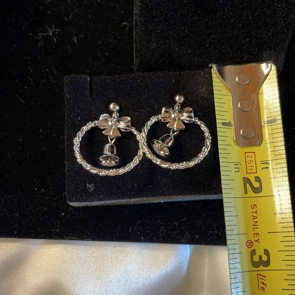 Avon (1992) Vintage Jingle Bell Hoops Earrings - Picture 3 of 7